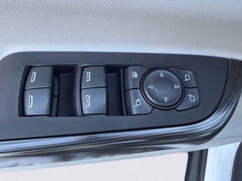 Used 2023 GMC Acadia SLT w/ Technology Package image 31