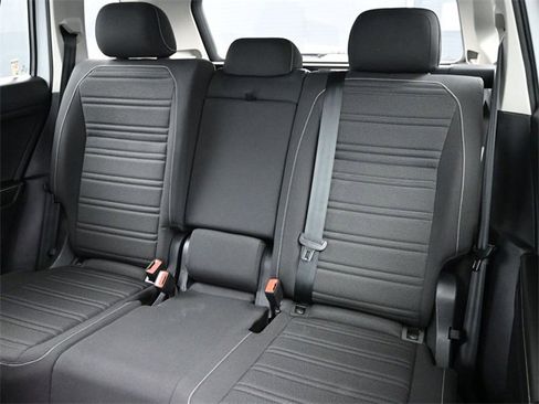 Used 2022 Volkswagen Tiguan S image 11