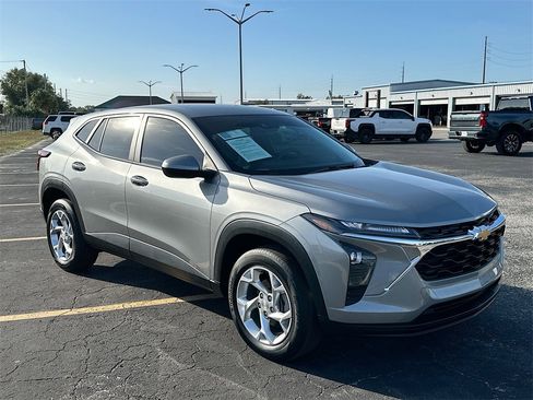 Certified 2024 Chevrolet Trax LS w/ LS Convenience Package image 3