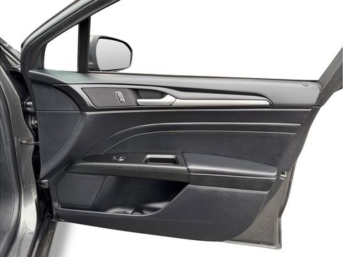 Used 2019 Ford Fusion Energi Titanium FWD image 19