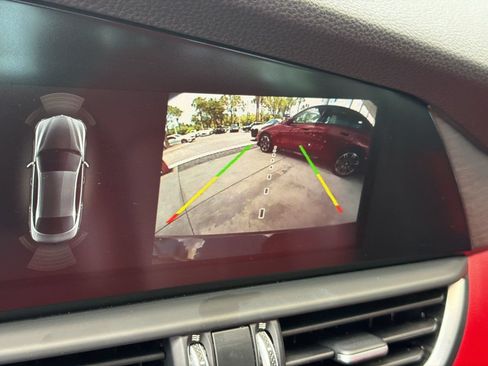 Used 2020 Alfa Romeo Giulia Ti w/ Active Blind Spot Package AWD/4WD image 18