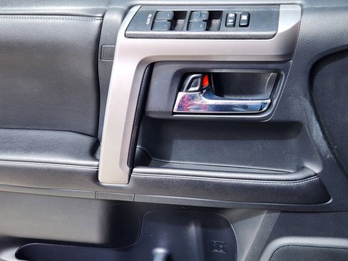 Used 2015 Toyota 4Runner SR5 Premium image 9