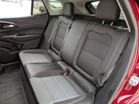 Used 2025 Chevrolet Trax LT w/ LT Convenience Package image 24