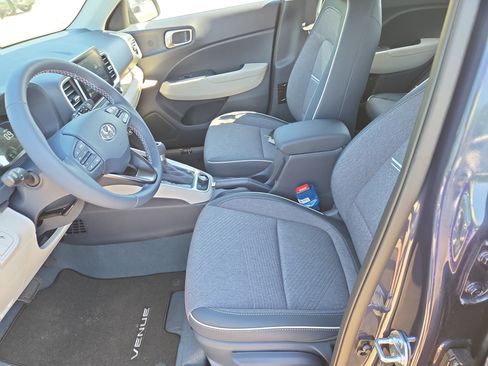 New 2026 Hyundai Venue SEL FWD image 9
