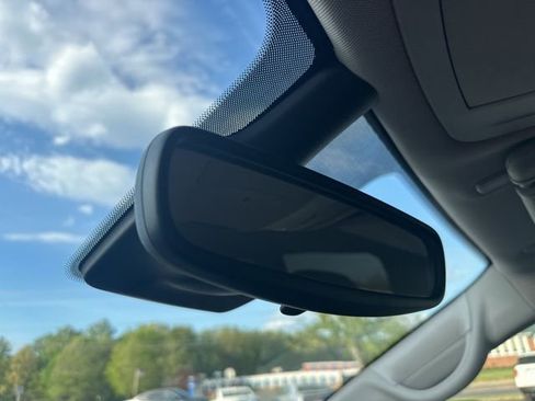 Used 2023 Chrysler Voyager LX FWD image 31
