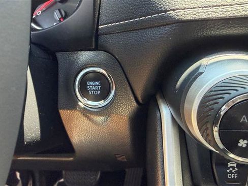 Used 2020 Toyota RAV4 XLE w/ Convenience Package FWD image 36