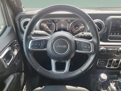Used 2020 Jeep Wrangler Unlimited Sahara AWD/4WD image 12
