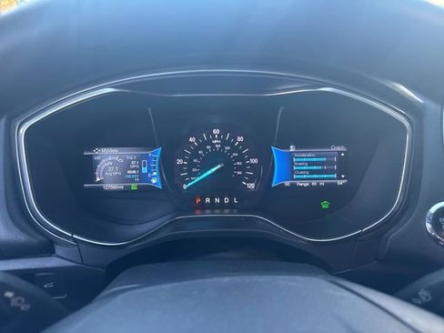 Certified 2017 Ford Fusion SE w/ Equipment Group 601A image 11