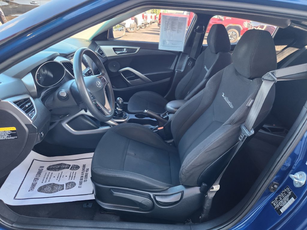 Used 2016 Hyundai Veloster FWD image 14