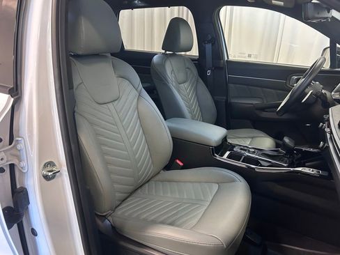 Used 2024 Kia Sorento SX Prestige w/ Sage Leather Package AWD/4WD image 24