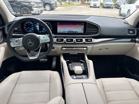 Used 2022 Mercedes-Benz GLS 580 4MATIC image 18