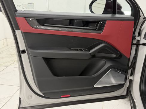 Certified 2026 Porsche Cayenne GTS AWD/4WD image 28