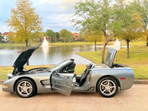 Used 2004 Chevrolet Corvette Convertible w/ Preferred Equipment Group image 9