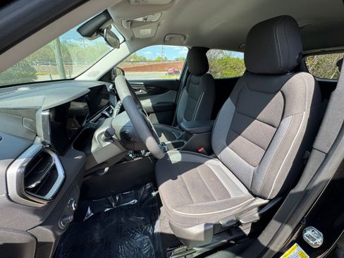 Used 2025 Chevrolet TrailBlazer LT image 32