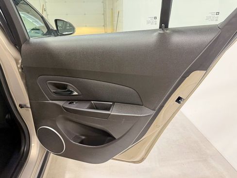 Used 2011 Chevrolet Cruze Eco image 29