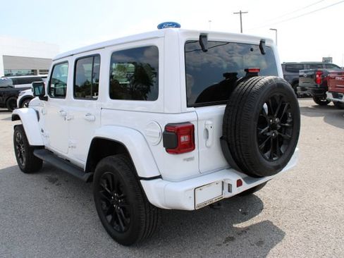 Used 2021 Jeep Wrangler Unlimited Sahara AWD/4WD image 8