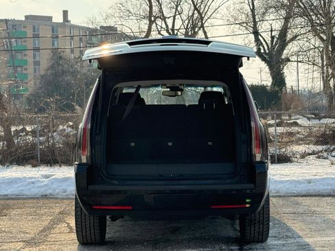 Used 2015 Cadillac Escalade Premium image 15