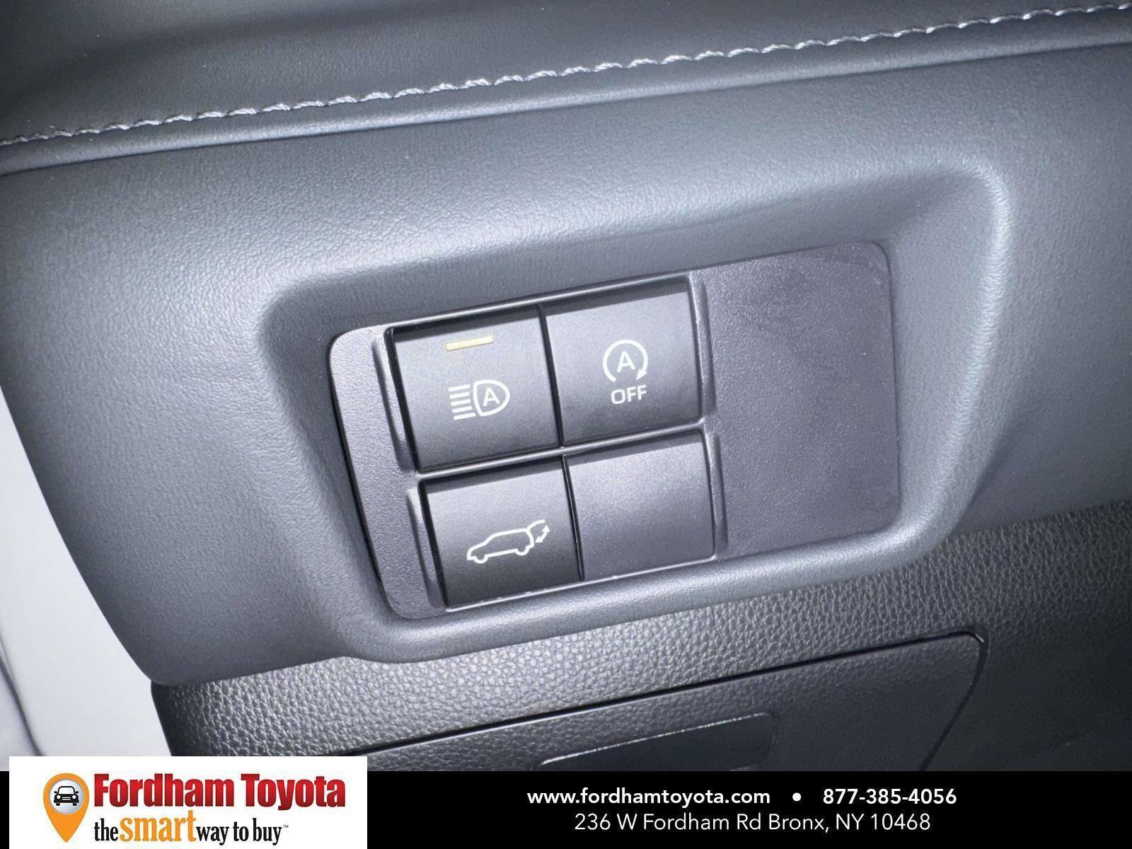 Used 2023 Toyota Highlander XLE AWD/4WD image 30