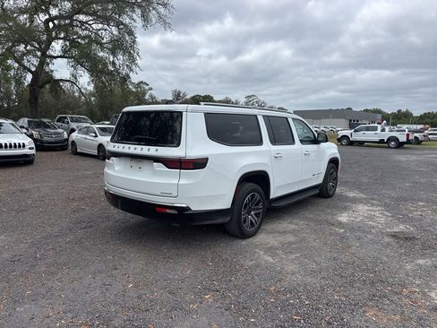 Used 2024 Jeep Wagoneer L Series II w/ Flexible Seating Group RWD image 6