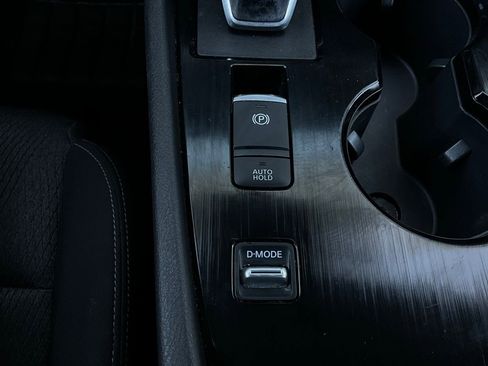 Used 2025 Nissan Rogue SV image 23