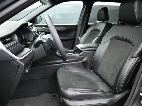 New 2025 Jeep Grand Cherokee L Laredo AWD/4WD image 10