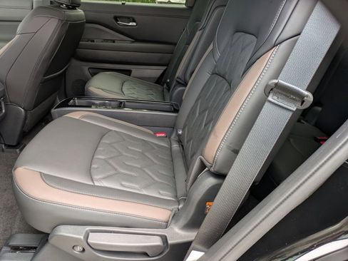 New 2026 Nissan Pathfinder Platinum FWD image 14