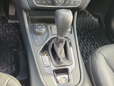 Used 2020 Jeep Cherokee Limited image 15