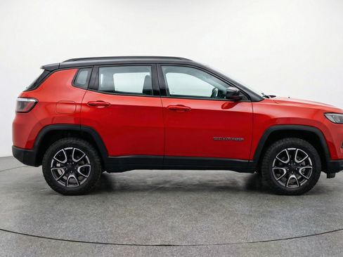 Used 2025 Jeep Compass Trailhawk image 11