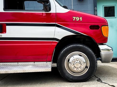 Used 2003 Ford E-450 and Econoline 450 RWD image 5