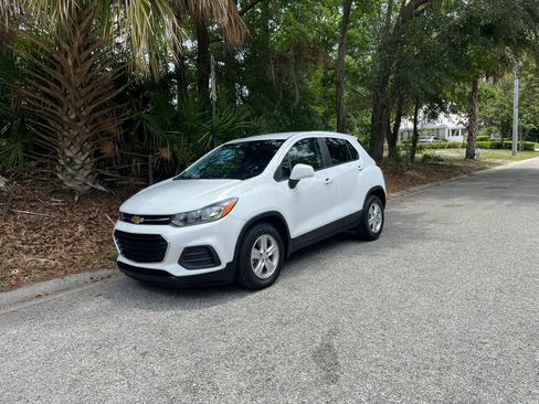 Used 2022 Chevrolet Trax LS w/ Tint and Cruise Package FWD image 8
