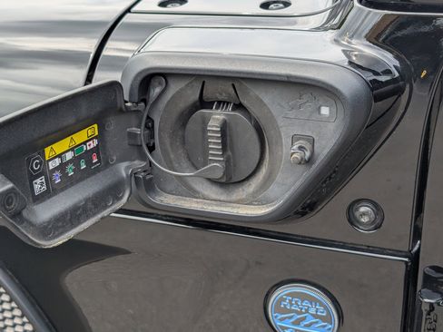 Used 2023 Jeep Wrangler Unlimited w/ Cold Weather Group AWD/4WD image 36