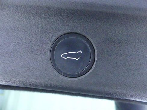 Used 2020 Tesla Model Y Long Range AWD/4WD image 30