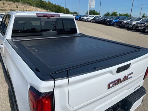 Used 2024 GMC Sierra 1500 AT4 w/ Technology Package AWD/4WD image 39
