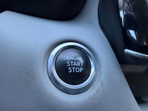 Used 2021 Toyota Highlander XLE image 30