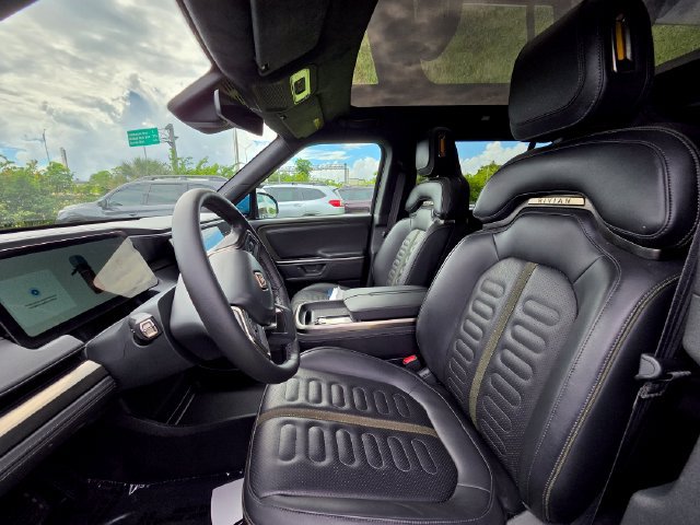 Used 2025 Rivian R1S Adventure Dual AWD/4WD image 20