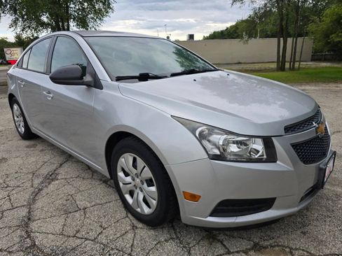 Used 2014 Chevrolet Cruze LS FWD image 3