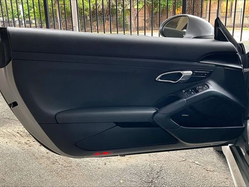 Used 2017 Porsche 718 Boxster image 20