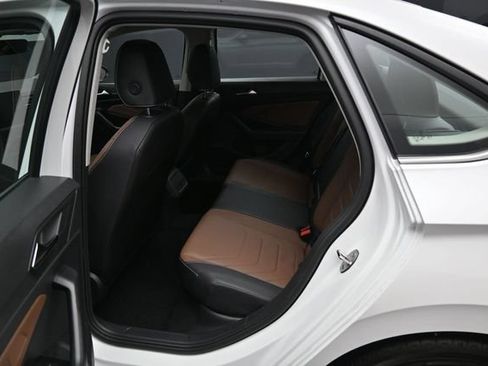 Used 2025 Volkswagen Jetta SEL FWD image 30