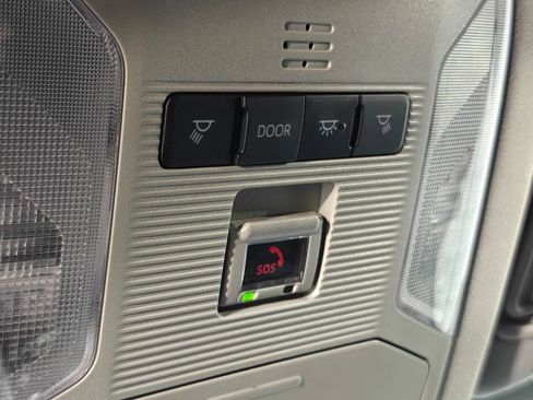 Used 2025 Toyota RAV4 XLE AWD/4WD image 9