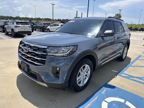 Used 2025 Ford Explorer Active w/ Active Comfort Package RWD image 3