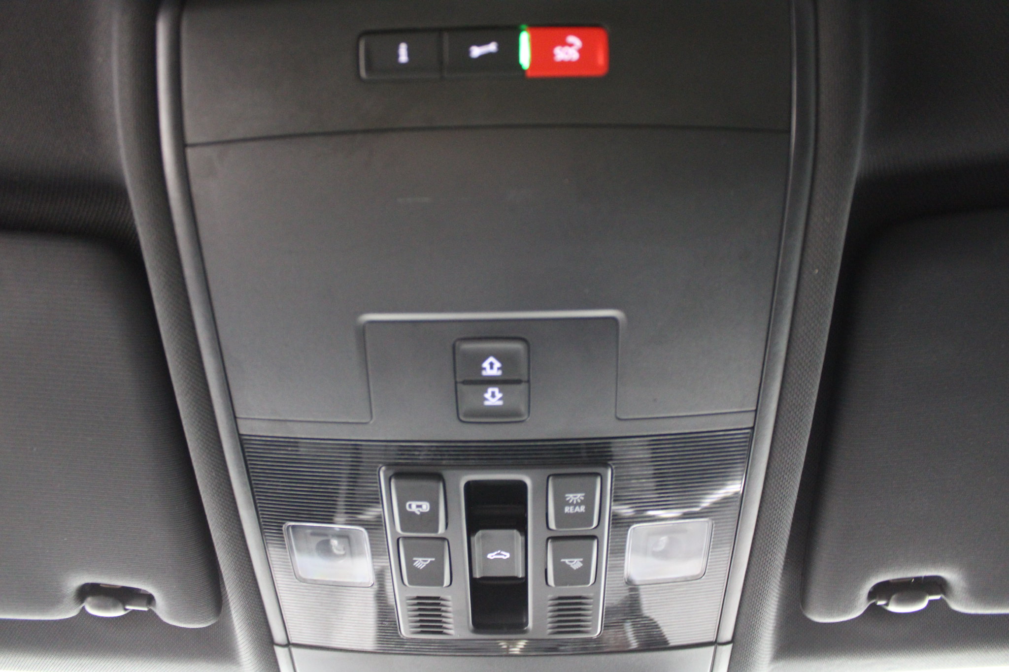 Used 2020 Volkswagen Atlas Cross Sport SEL R-Line AWD/4WD image 34