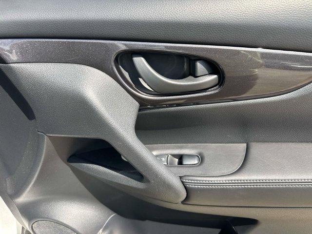 Used 2019 Nissan Rogue S FWD image 19