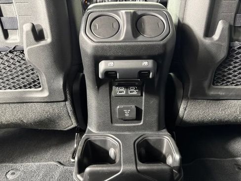 Used 2018 Jeep Wrangler Unlimited Rubicon AWD/4WD image 14