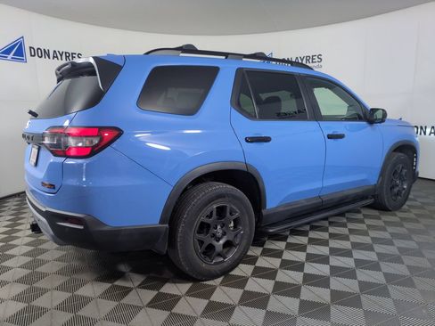 Certified 2023 Honda Pilot TrailSport image 9