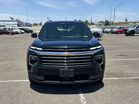 Used 2025 Chevrolet Traverse LT FWD image 8