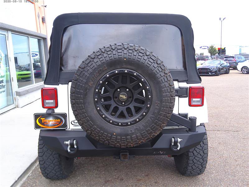 Used 2015 Jeep Wrangler Unlimited Sahara AWD/4WD image 18