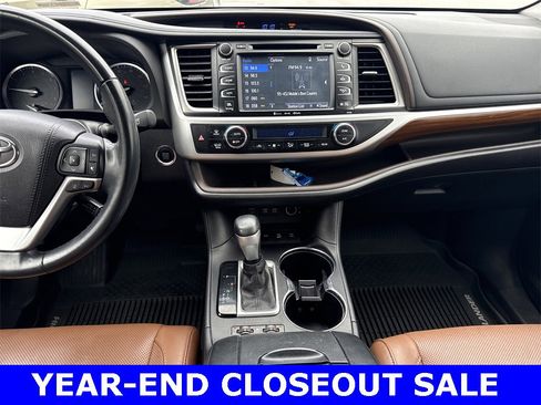 Used 2017 Toyota Highlander Limited image 14