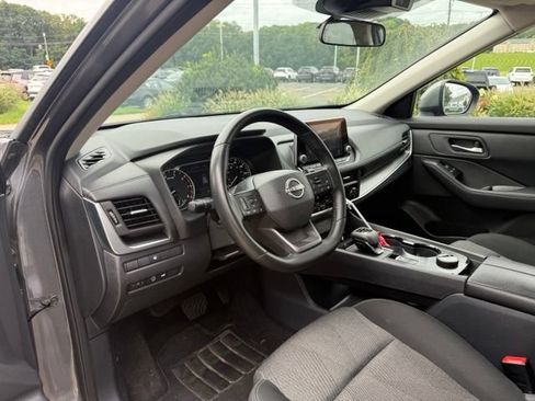Used 2025 Nissan Rogue SV AWD/4WD image 14