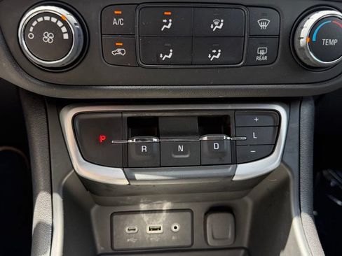 Used 2024 GMC Terrain SLE AWD/4WD image 22