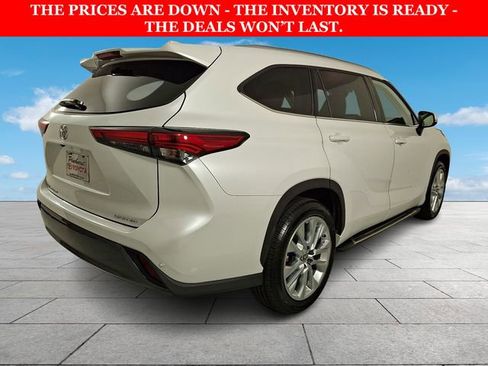 Used 2023 Toyota Highlander Limited FWD image 8